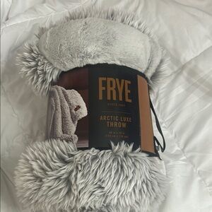 Frye Arctic Luxe Throw - Gray